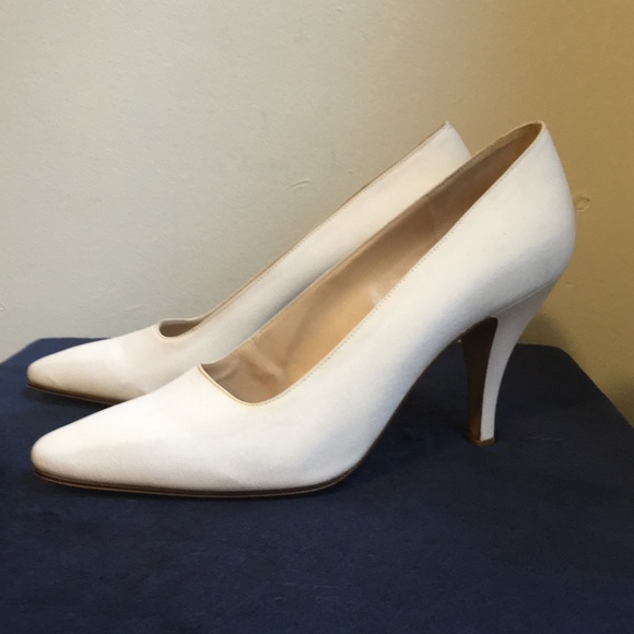 đź‘ Manolo Blahnik BB Pointed Toe White Pumps - Picture 2 of 8